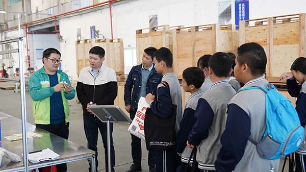 迈贝特携手青少年探索绿色智造工厂