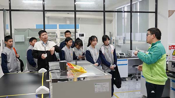 迈贝特携手青少年探索绿色智造工厂