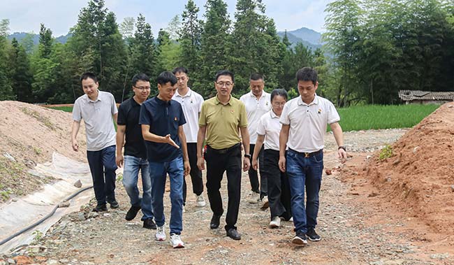 迈贝特深入永春县曲斗村,开展党建村企联建